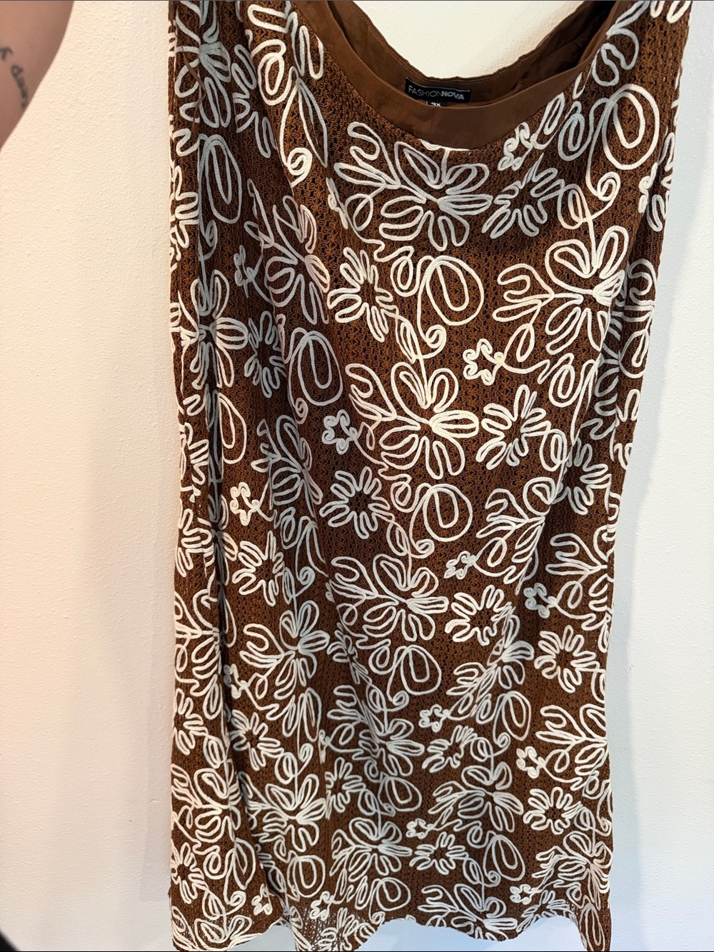 Fashion Nova Brown Crop Top with White Floral Embroidery Set - Picture 3 of 3